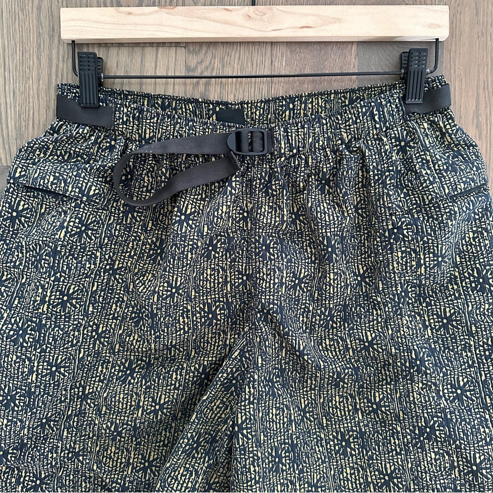 Vintage 1990s Patagonia River Shorts in Navy and Gold Abstract Print Size Large - Picture 4 of 8